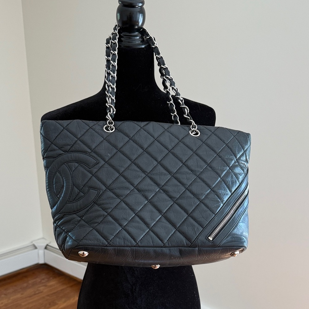 CHANEL Black Quilted Shoulder Bag